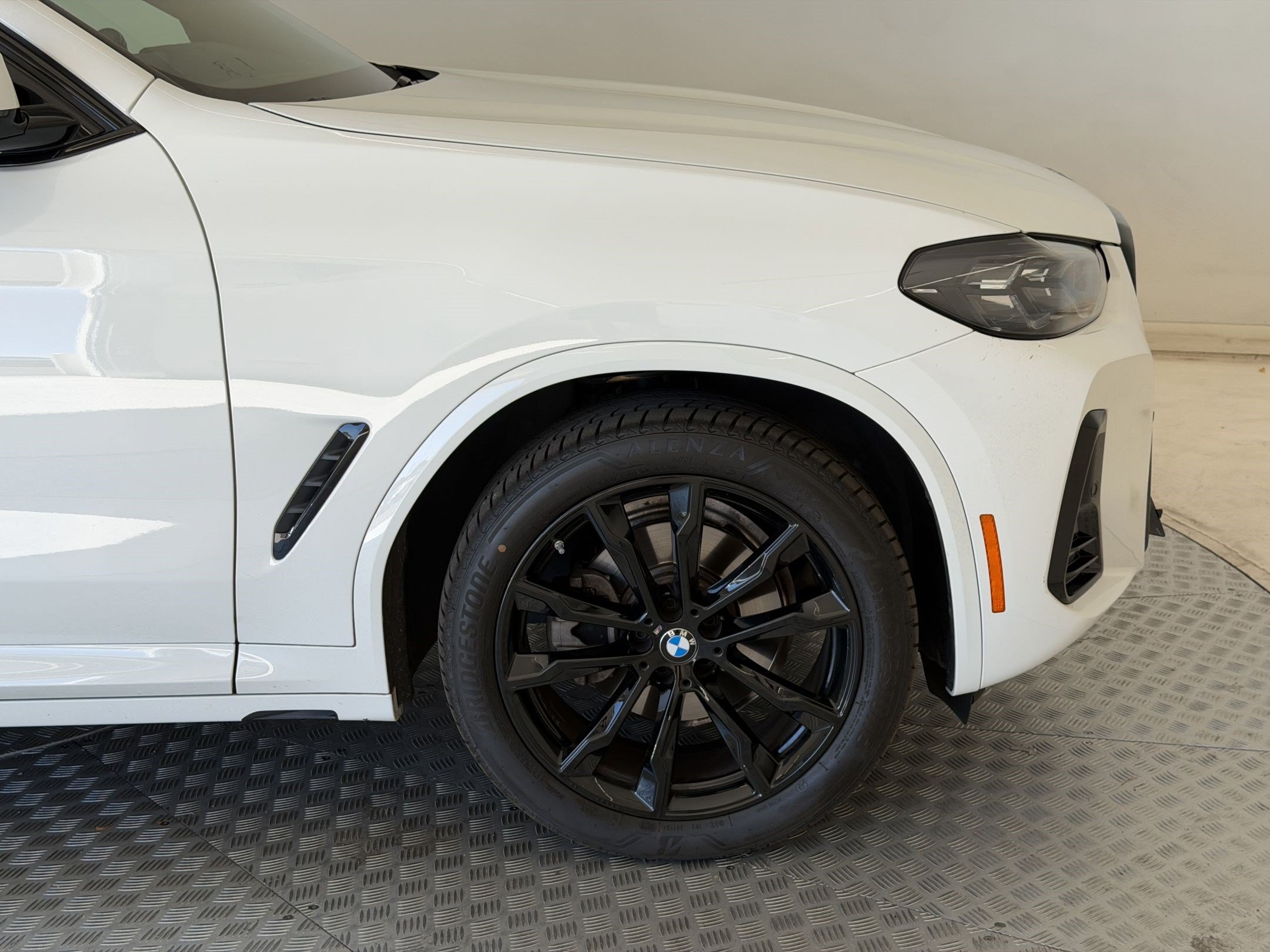 Used 2025 BMW X4 xDrive30i w/ Premium Package AWD/4WD image 13