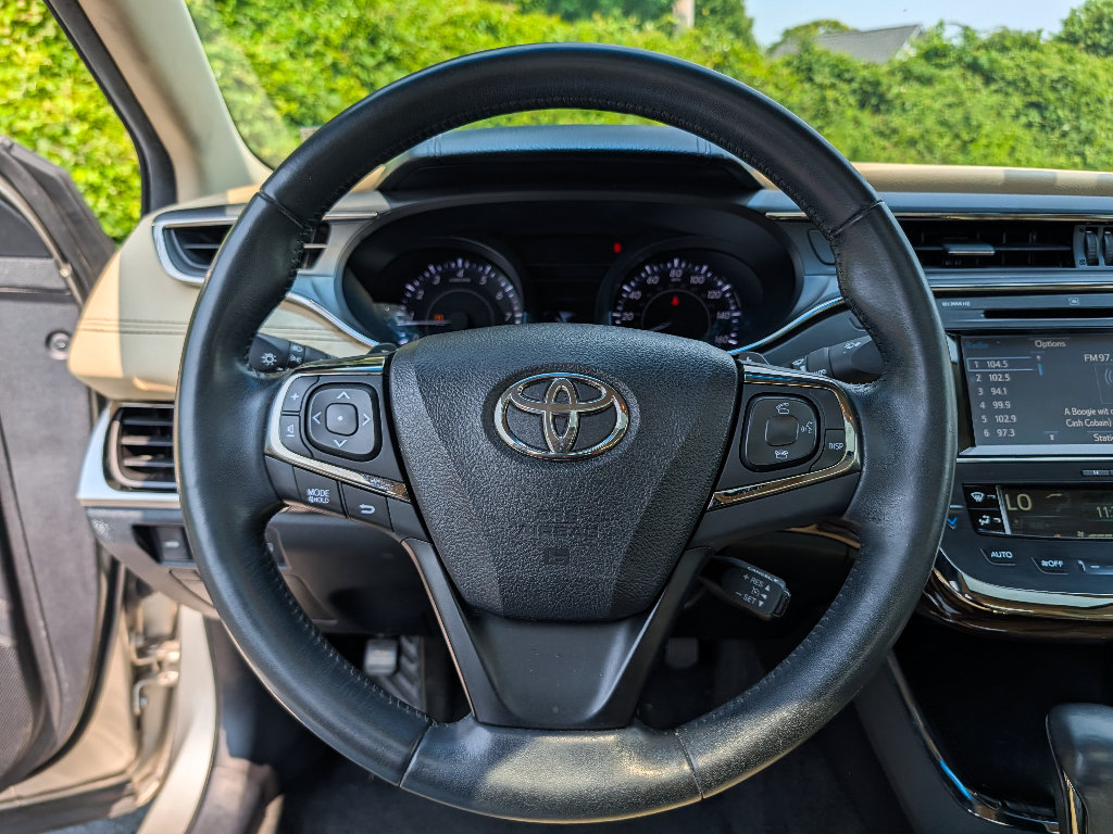Used 2015 Toyota Avalon Limited FWD image 22