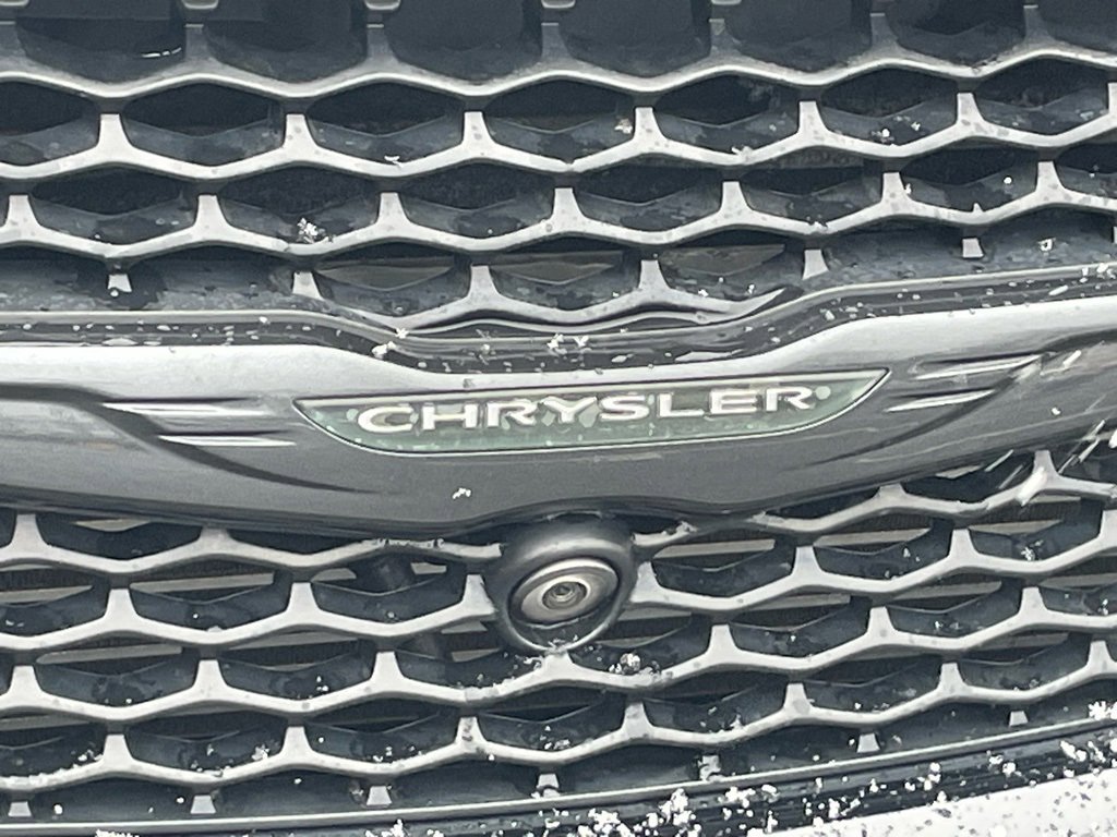 Used 2019 Chrysler Pacifica Touring-L Plus w/ Advanced Safetytec Group image 9