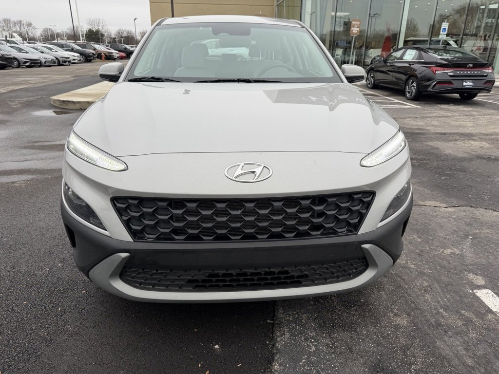 Used 2023 Hyundai Kona SE image 2