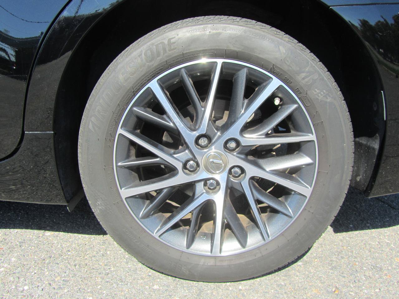 Used 2016 Lexus ES 350 w/ Luxury Pkg & Navigation w/ Luxury Package w/Wood Trim FWD image 26