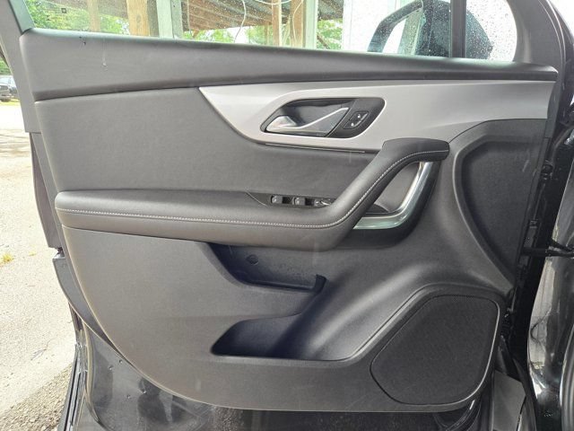 Used 2025 Chevrolet Blazer LT FWD image 13