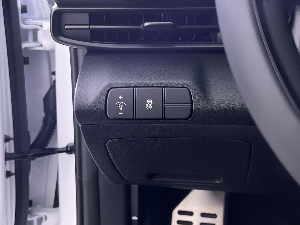 Used 2025 Hyundai Elantra Sport image 28