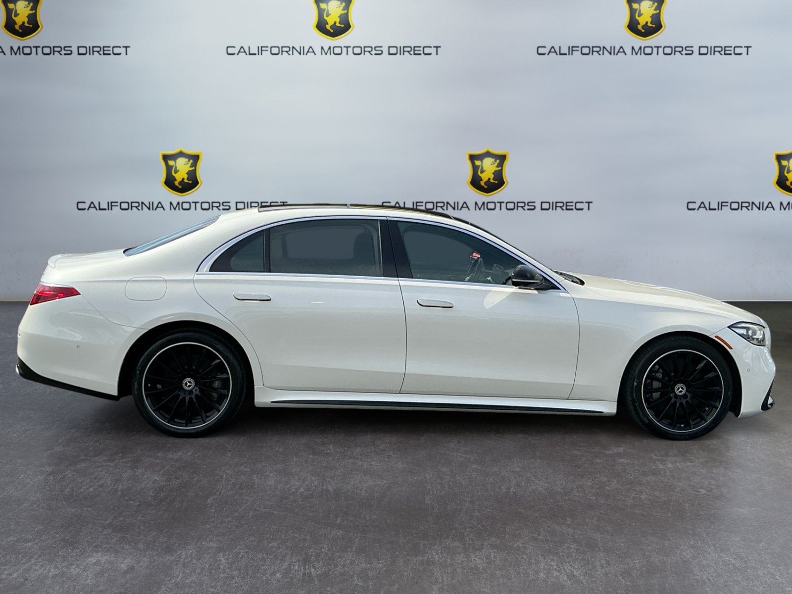 Used 2022 Mercedes-Benz S 580 4MATIC Sedan w/ AMG Line Package image 4