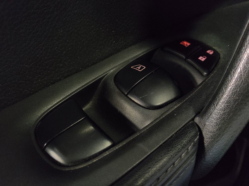 Used 2019 Nissan Rogue Sport SV AWD/4WD image 27