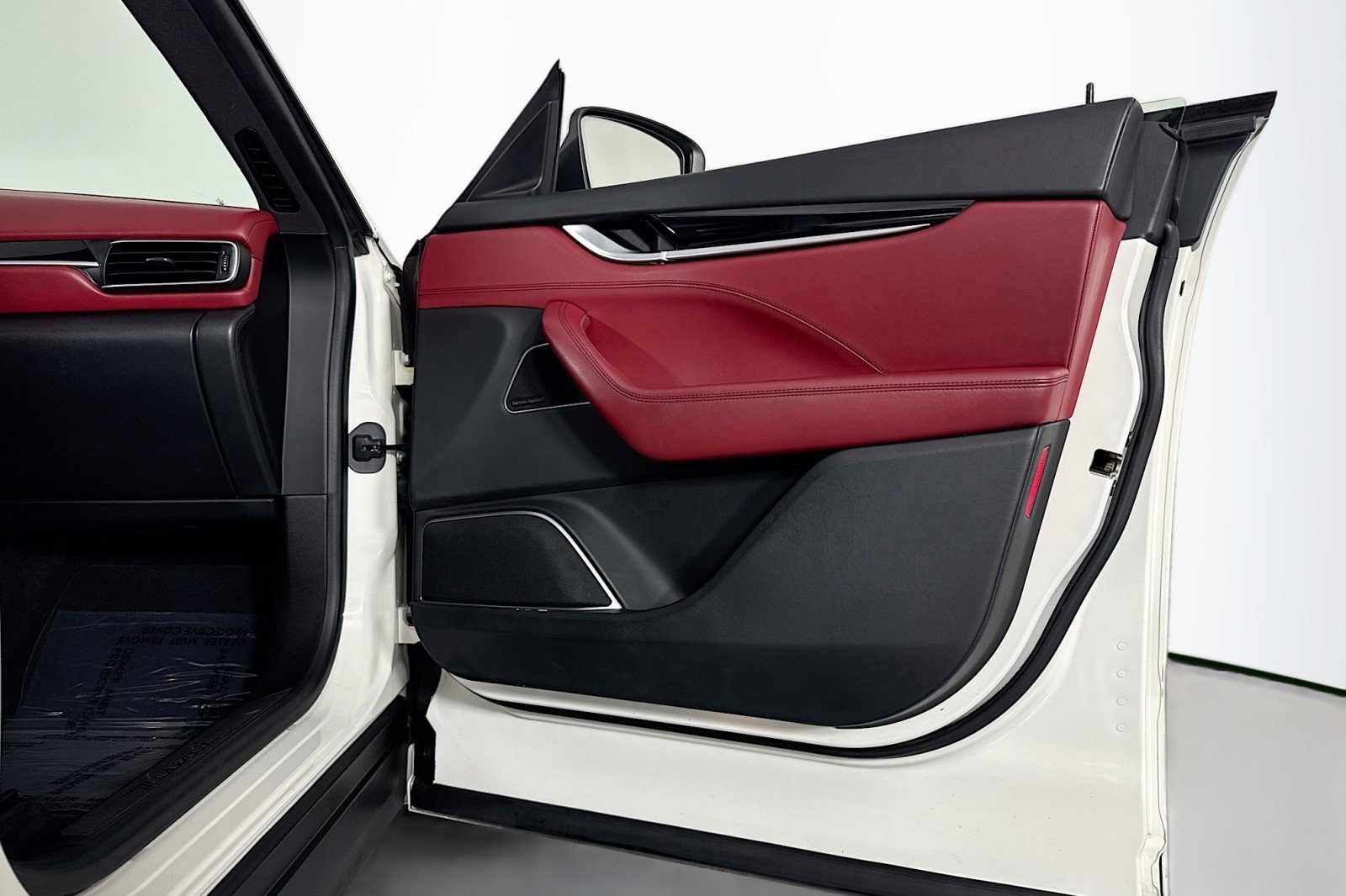 Used 2018 Maserati Levante GranSport image 23