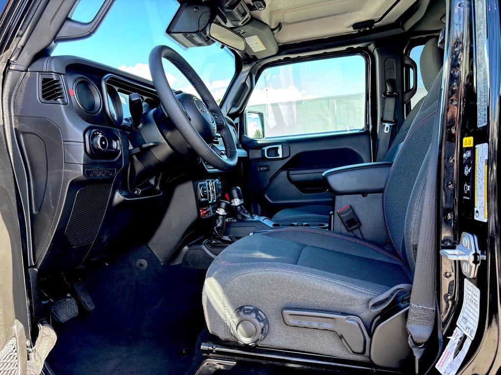Used 2025 Jeep Wrangler Unlimited Rubicon image 14