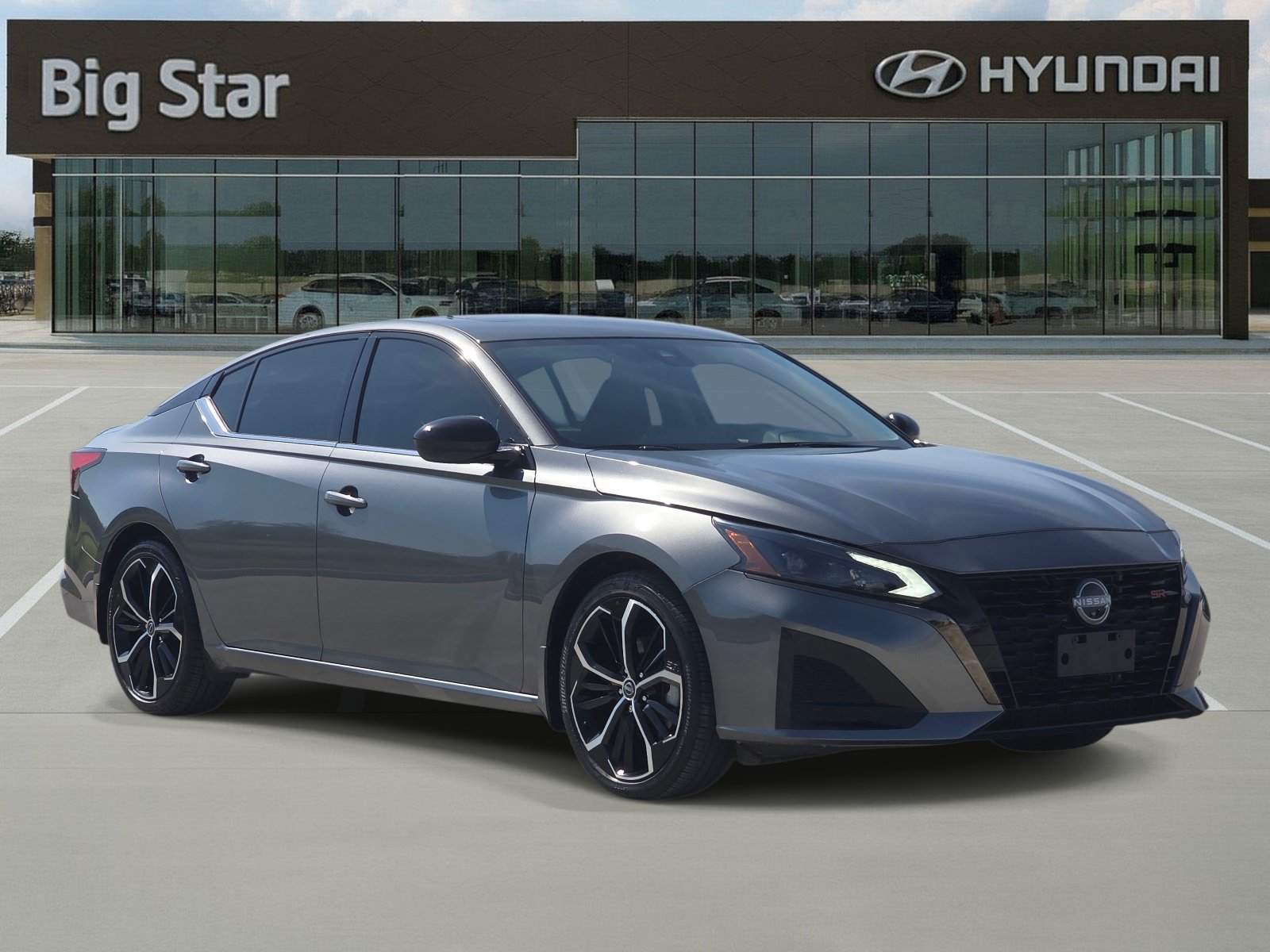 Used 2023 Nissan Altima 2.5 SR w/ SR Premium Package FWD image 6