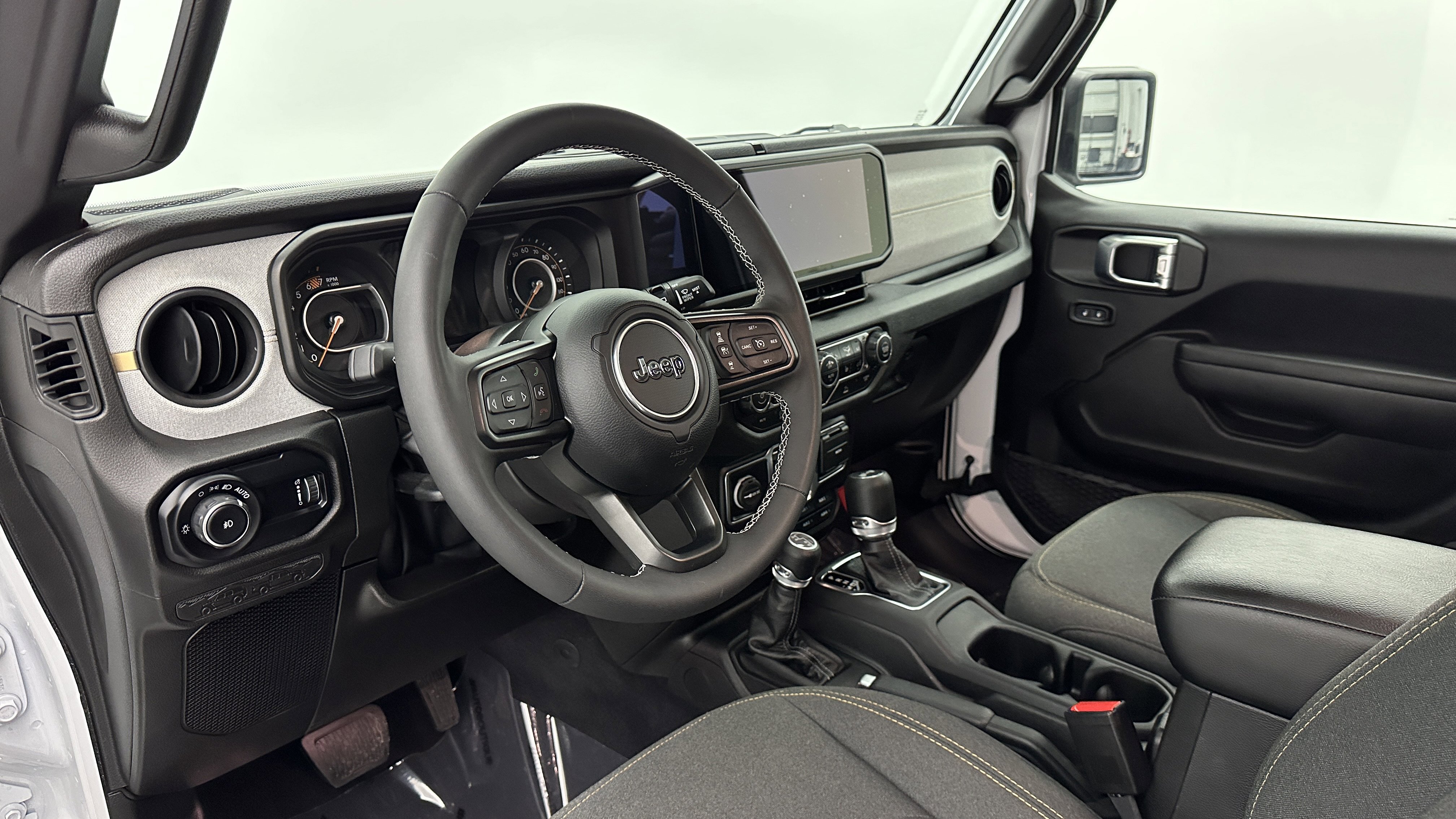 Used 2025 Jeep Wrangler Willys image 7