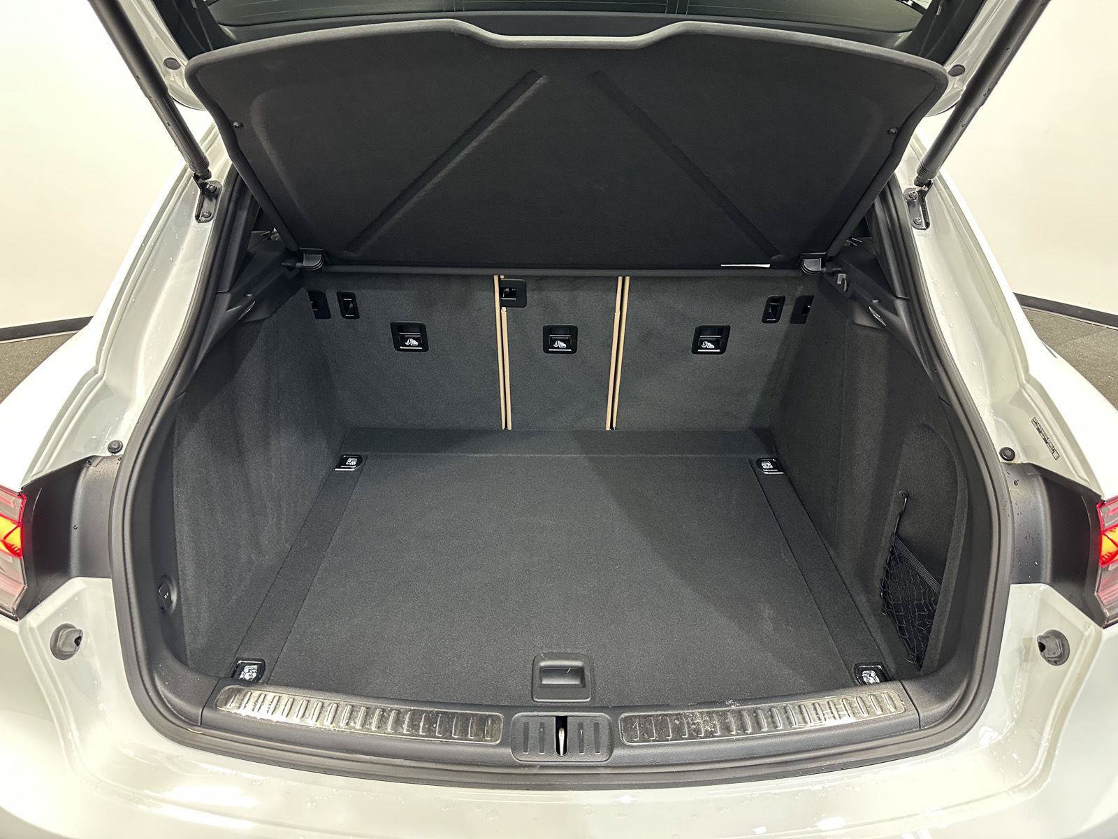 Certified 2025 Porsche Macan AWD/4WD image 37