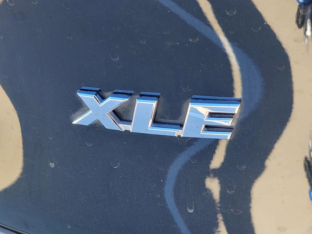 Used 2022 Toyota RAV4 XLE Premium image 5