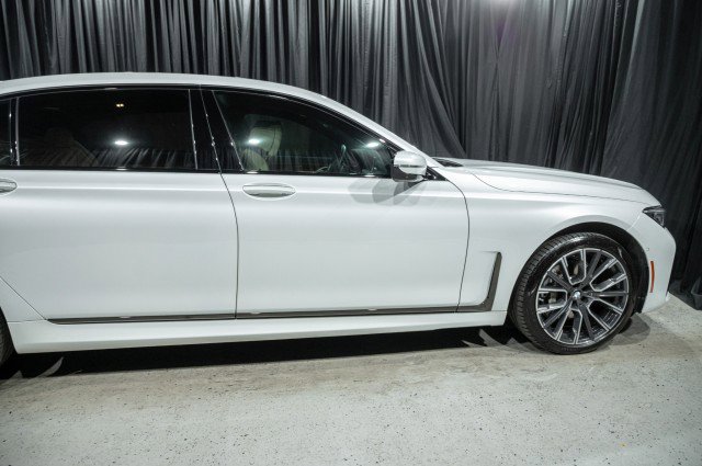 Used 2021 BMW 740i w/ M Sport Package RWD image 4
