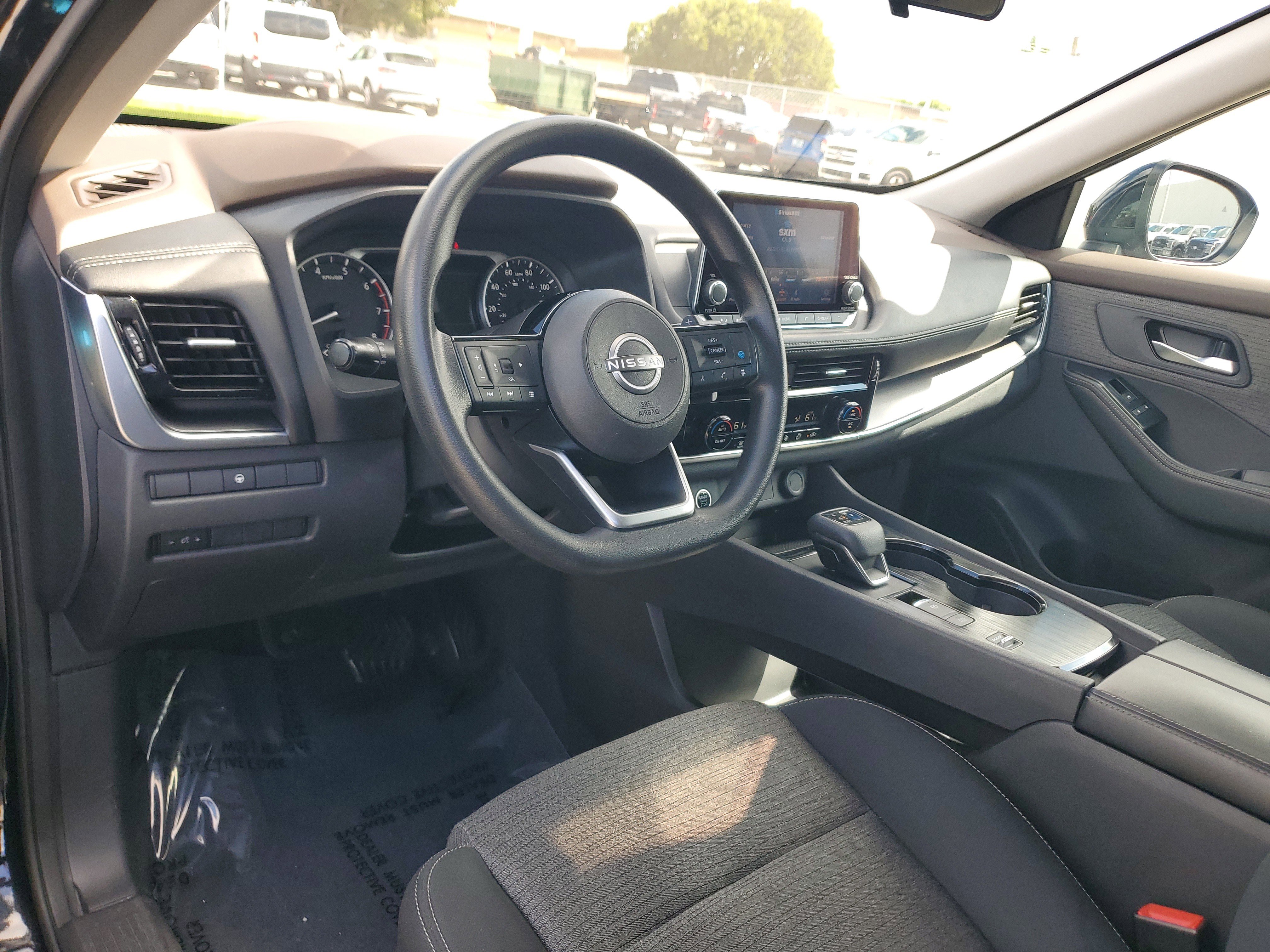 Used 2022 Nissan Rogue SV image 9