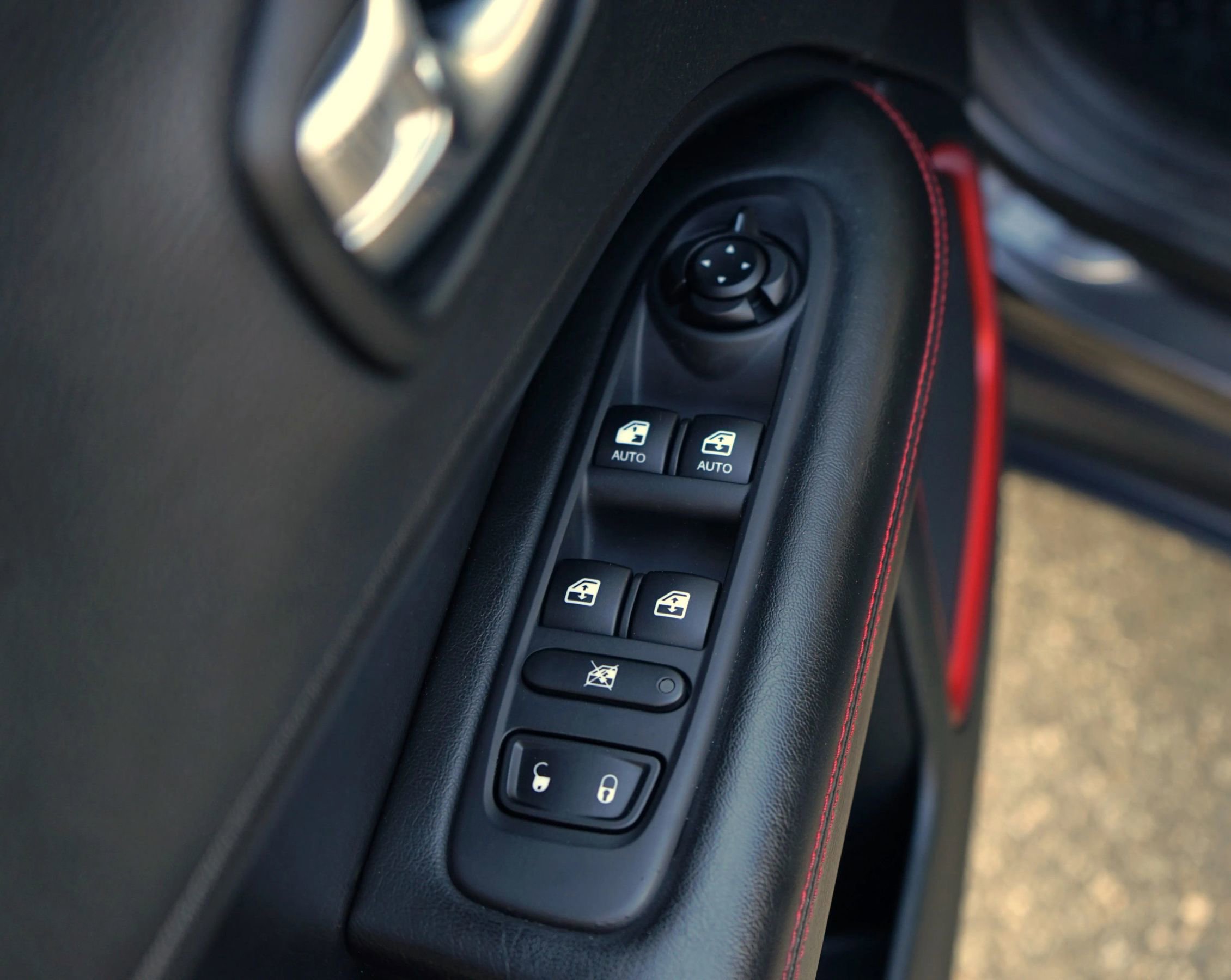 Used 2018 Jeep Compass Trailhawk image 12