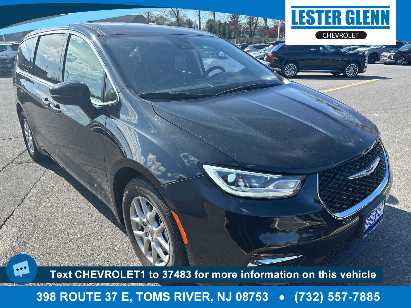 Used 2023 Chrysler Pacifica Touring-L image 1