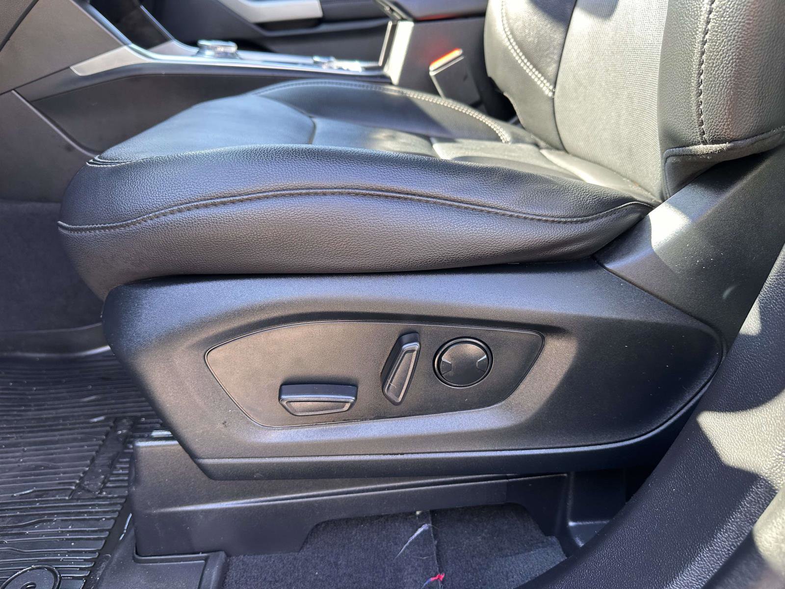 Used 2022 Ford Explorer Limited w/ Equipment Group 301A image 12