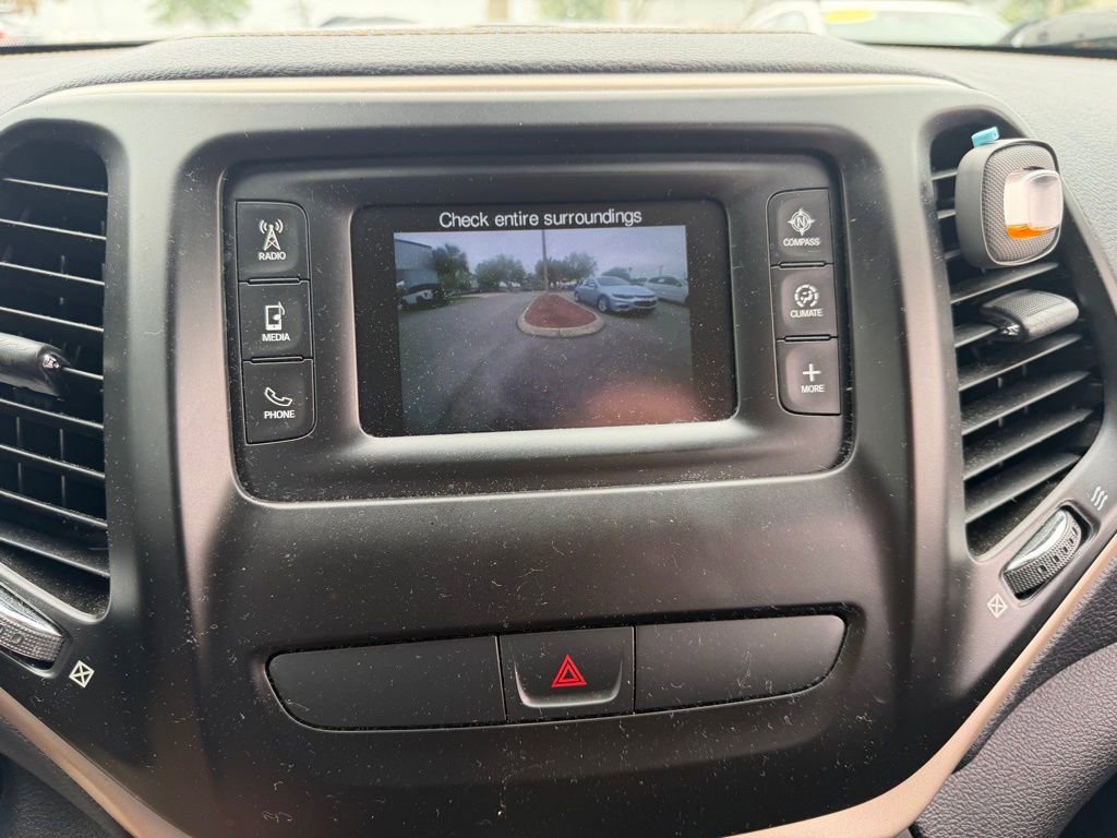 Used 2017 Jeep Cherokee Latitude w/ Trailer Tow Group image 32