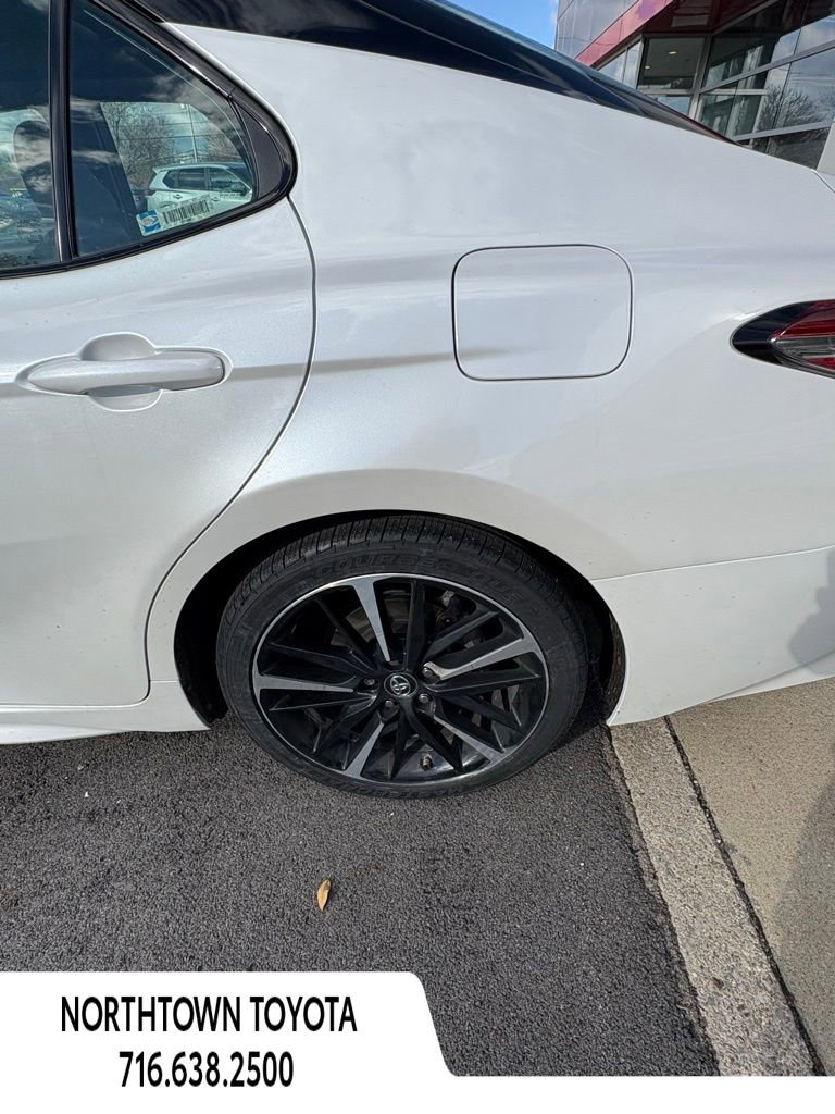 Used 2018 Toyota Camry XSE image 8