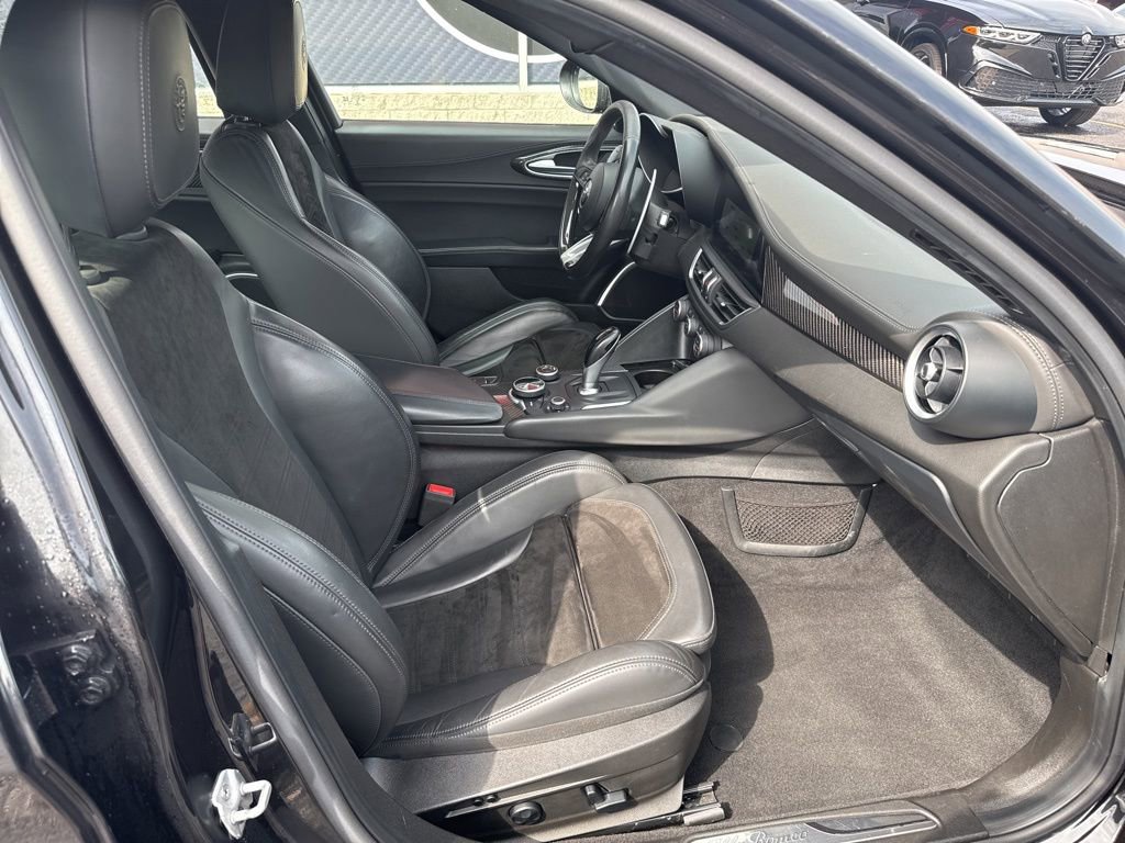 Used 2018 Alfa Romeo Giulia Quadrifoglio image 58