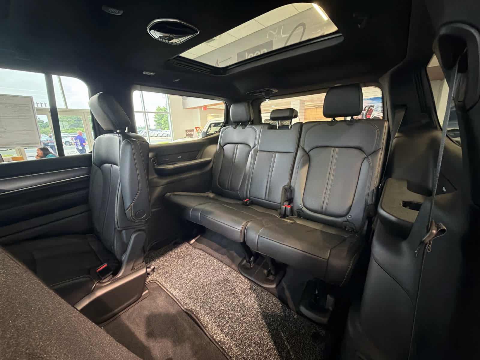 New 2026 Jeep Grand Wagoneer 4WD image 38