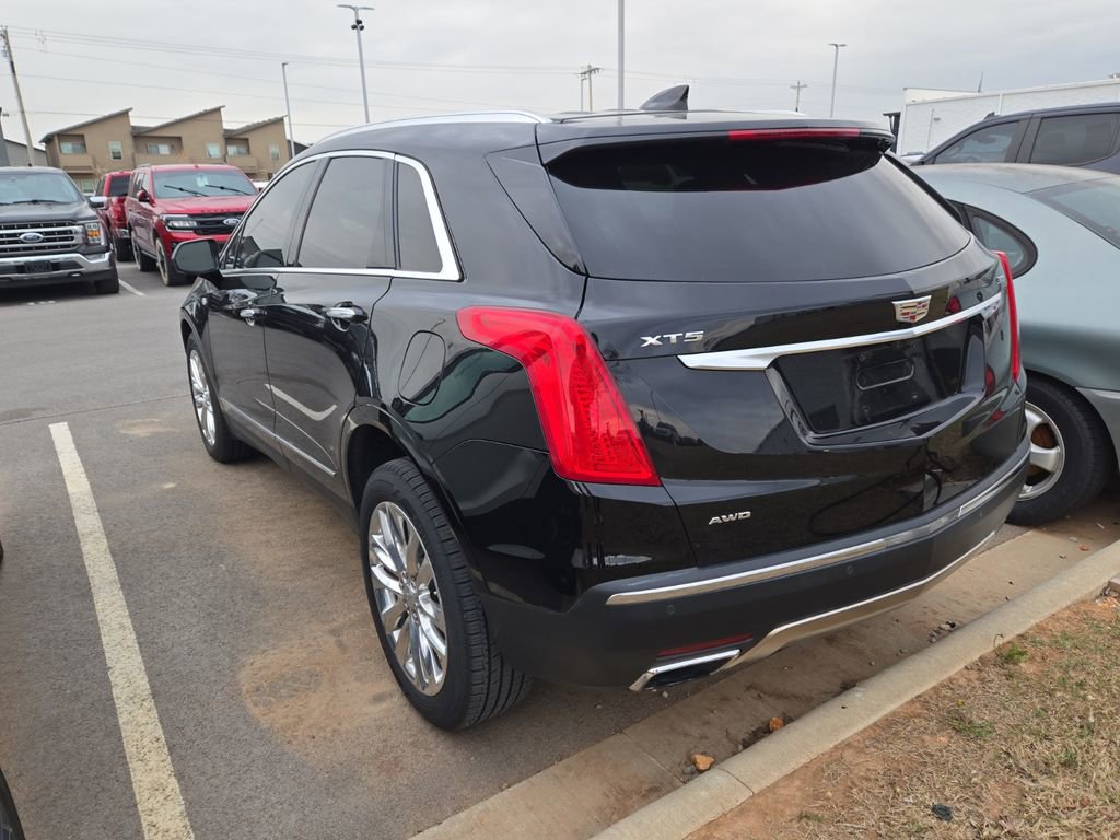 Used 2017 Cadillac XT5 Platinum image 2