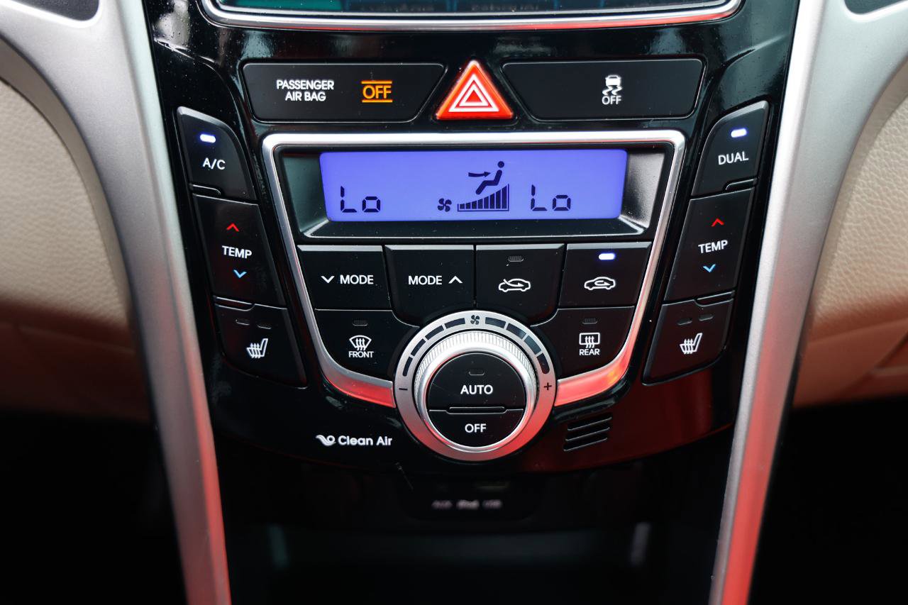 Used 2013 Hyundai Elantra GT w/ Style Pkg image 32