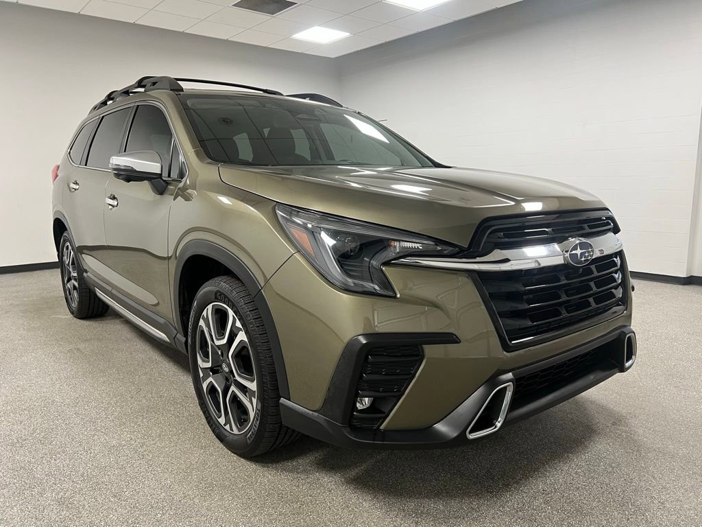 Used 2023 Subaru Ascent Touring image 2