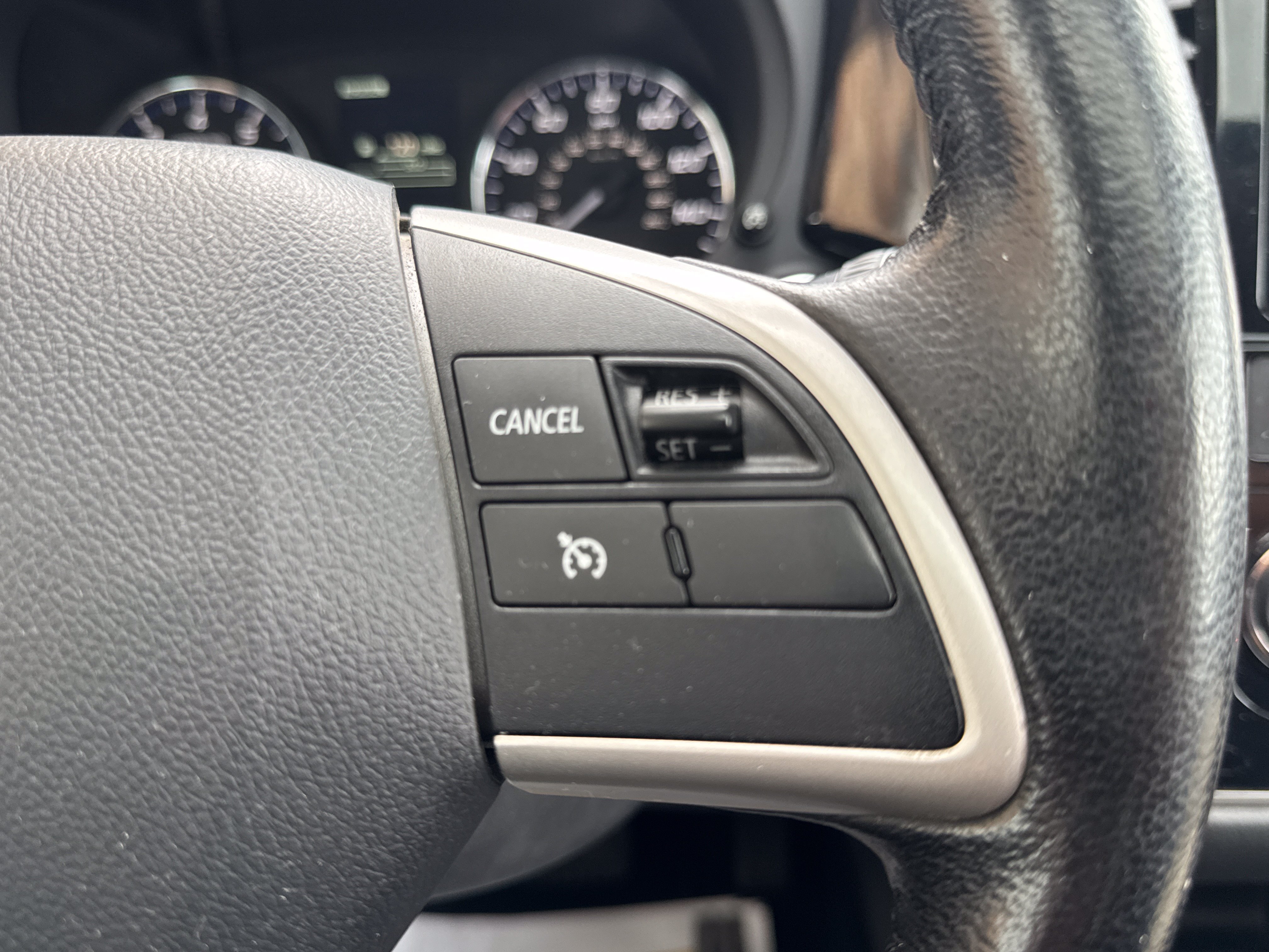 Used 2015 Mitsubishi Outlander SE AWD/4WD image 21