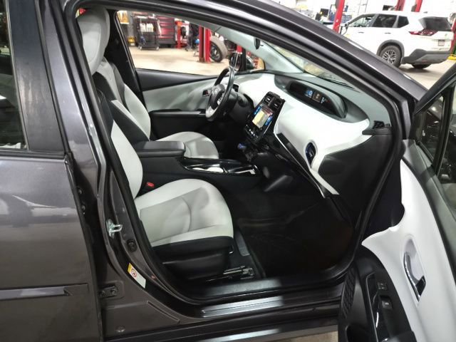 Used 2016 Toyota Prius Three Touring image 11