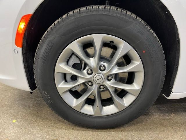 New 2026 Chrysler Pacifica Select AWD/4WD image 29