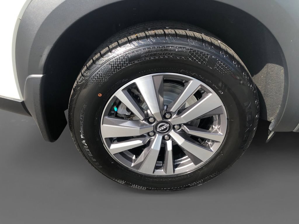 Used 2023 Nissan Pathfinder SL w/ Lighting Package (N92) FWD image 10