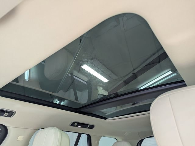 Used 2023 Land Rover Range Rover SE image 13