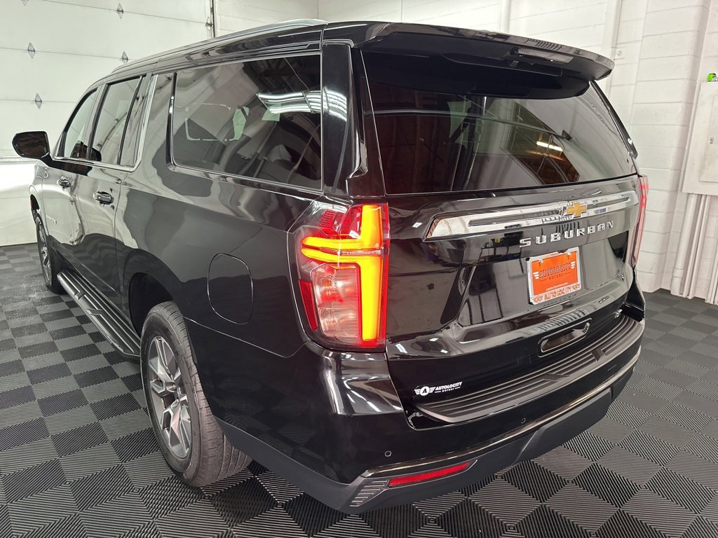 Used 2024 Chevrolet Suburban LT image 7