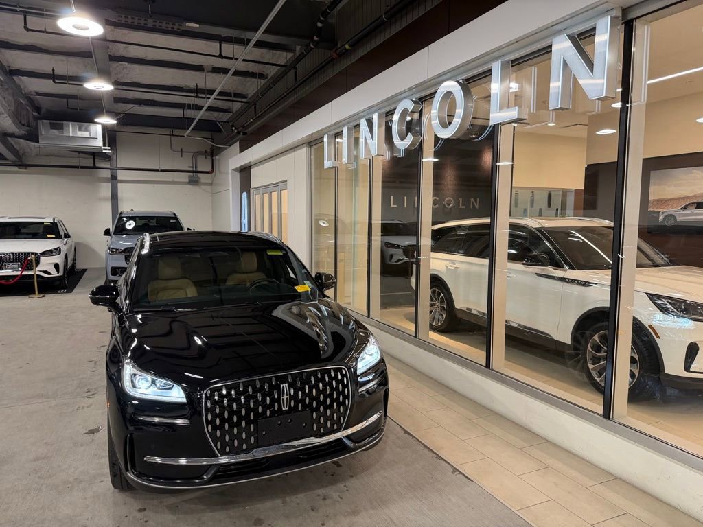 Used 2023 Lincoln Corsair Reserve w/ Equipment Group 201A image 2