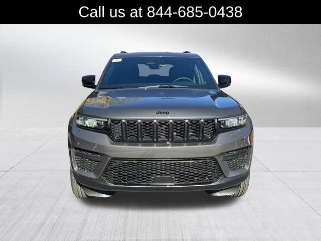 New 2025 Jeep Grand Cherokee Altitude image 3