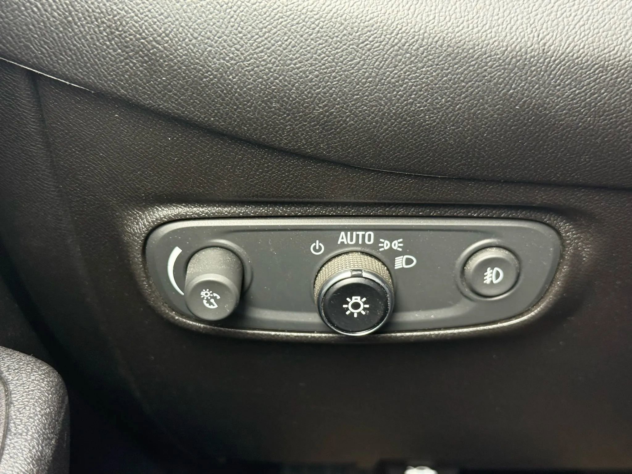 Used 2020 Chevrolet Equinox Premier w/ Premier Redline Edition image 29