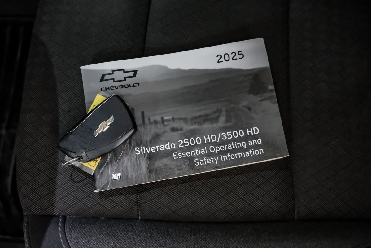 Used 2025 Chevrolet Silverado 2500 LT w/ Convenience Package image 65