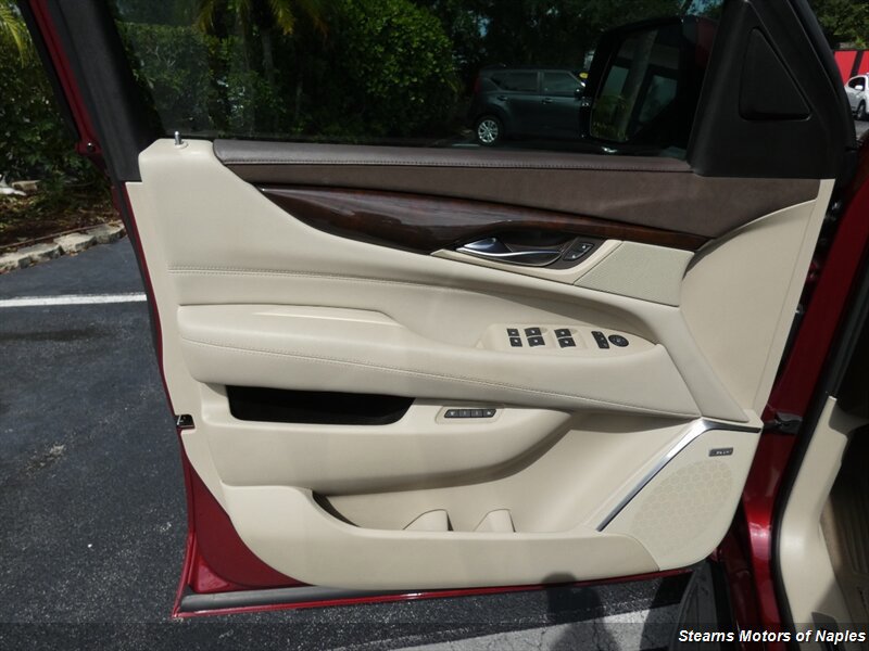 Used 2017 Cadillac Escalade ESV Luxury RWD image 43