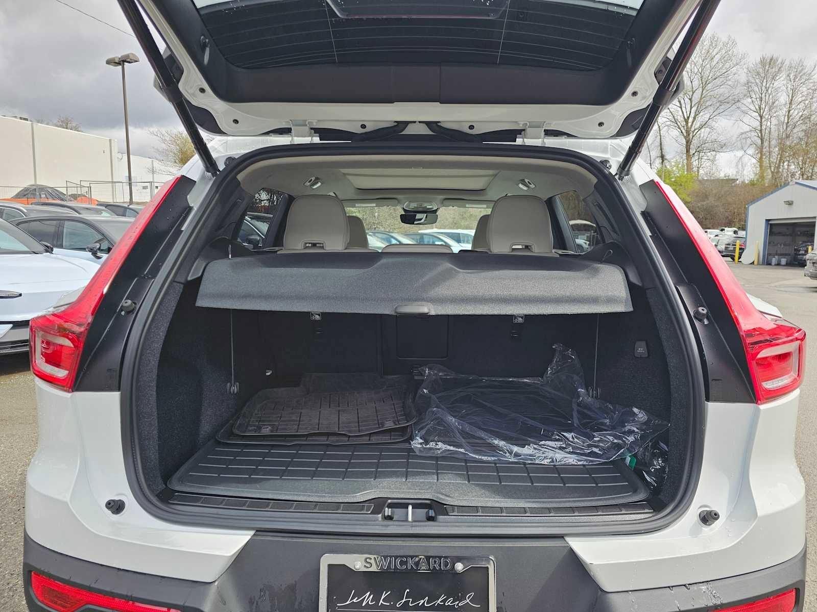 Used 2026 Volvo XC40 B5 Plus w/ Protection Package Premier image 15