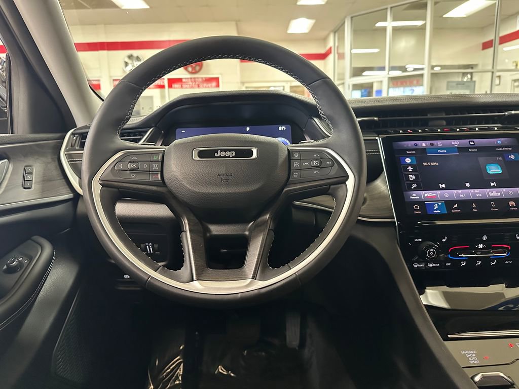 Certified 2023 Jeep Grand Cherokee Limited w/ Trailer Tow Prep Group (B) image 16