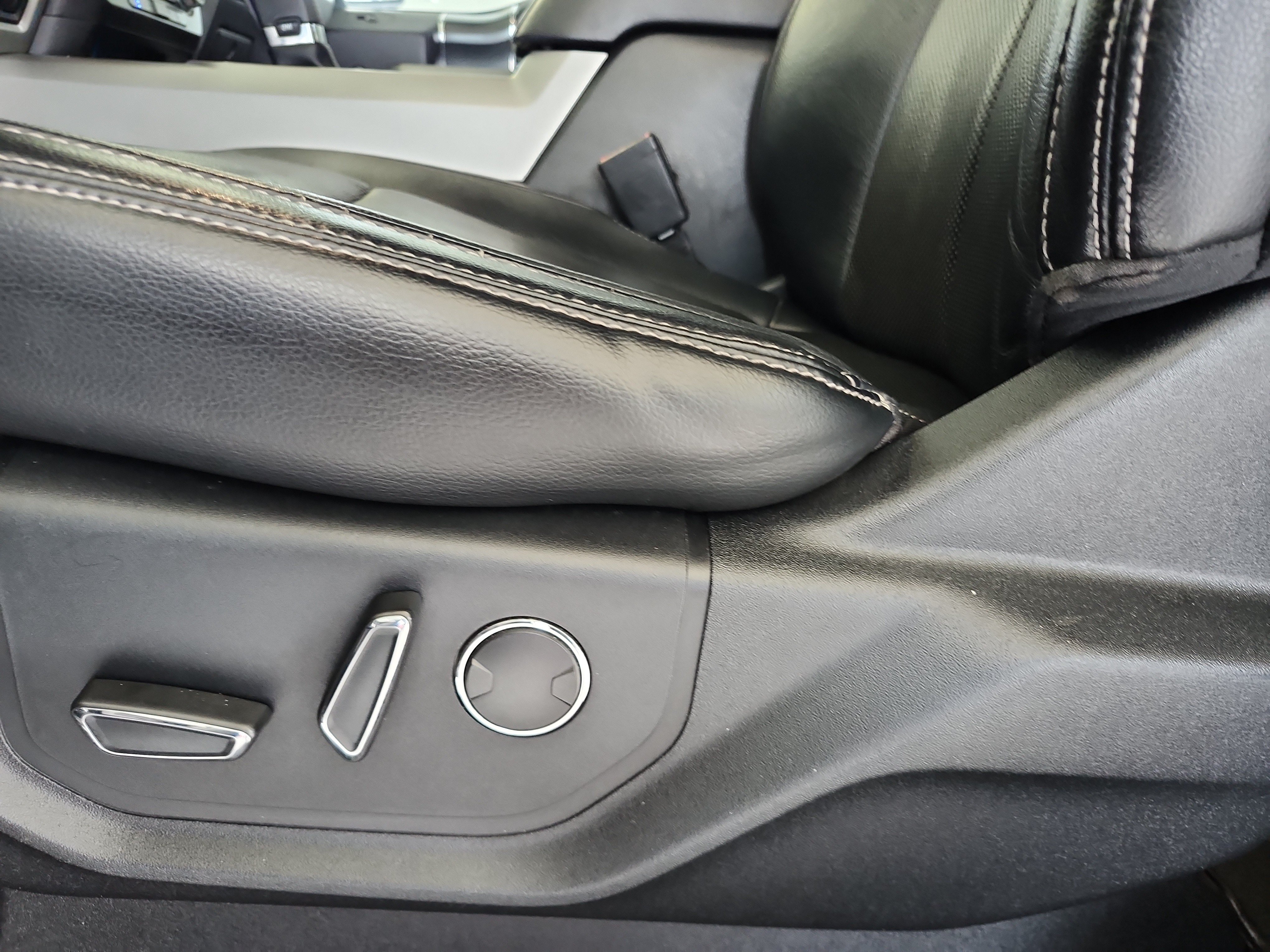 Used 2018 Ford F150 Lariat w/ Equipment Group 502A Luxury AWD/4WD image 16