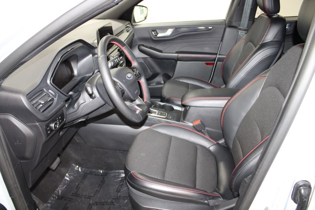 Used 2025 Ford Escape ST-Line Select w/ Class II Trailer Tow Package AWD/4WD image 23