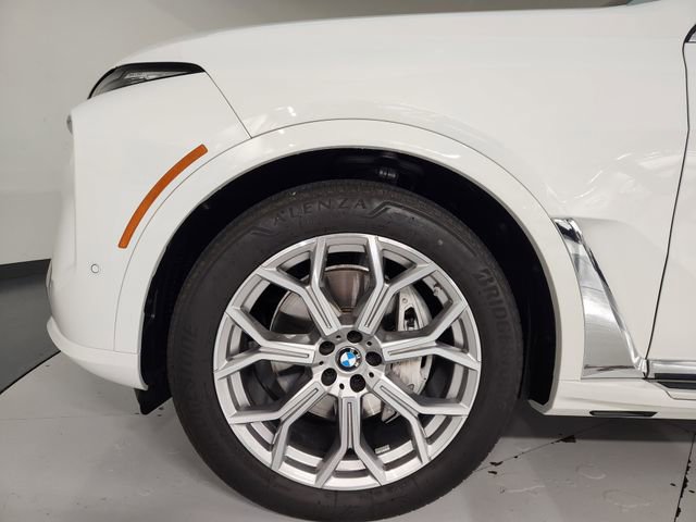 Used 2025 BMW X7 xDrive40i AWD/4WD image 11