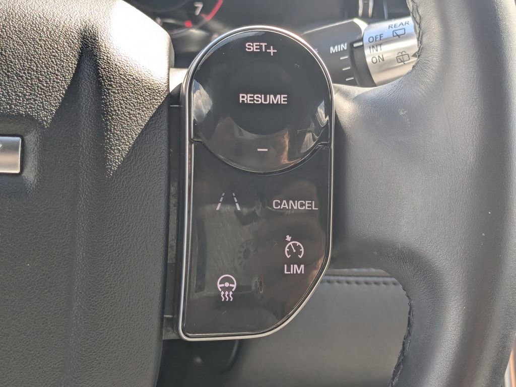 Used 2020 Land Rover Discovery Sport SE image 26