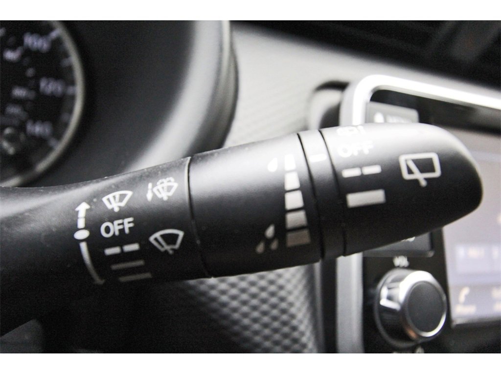 Used 2025 Nissan Kicks Play S image 31