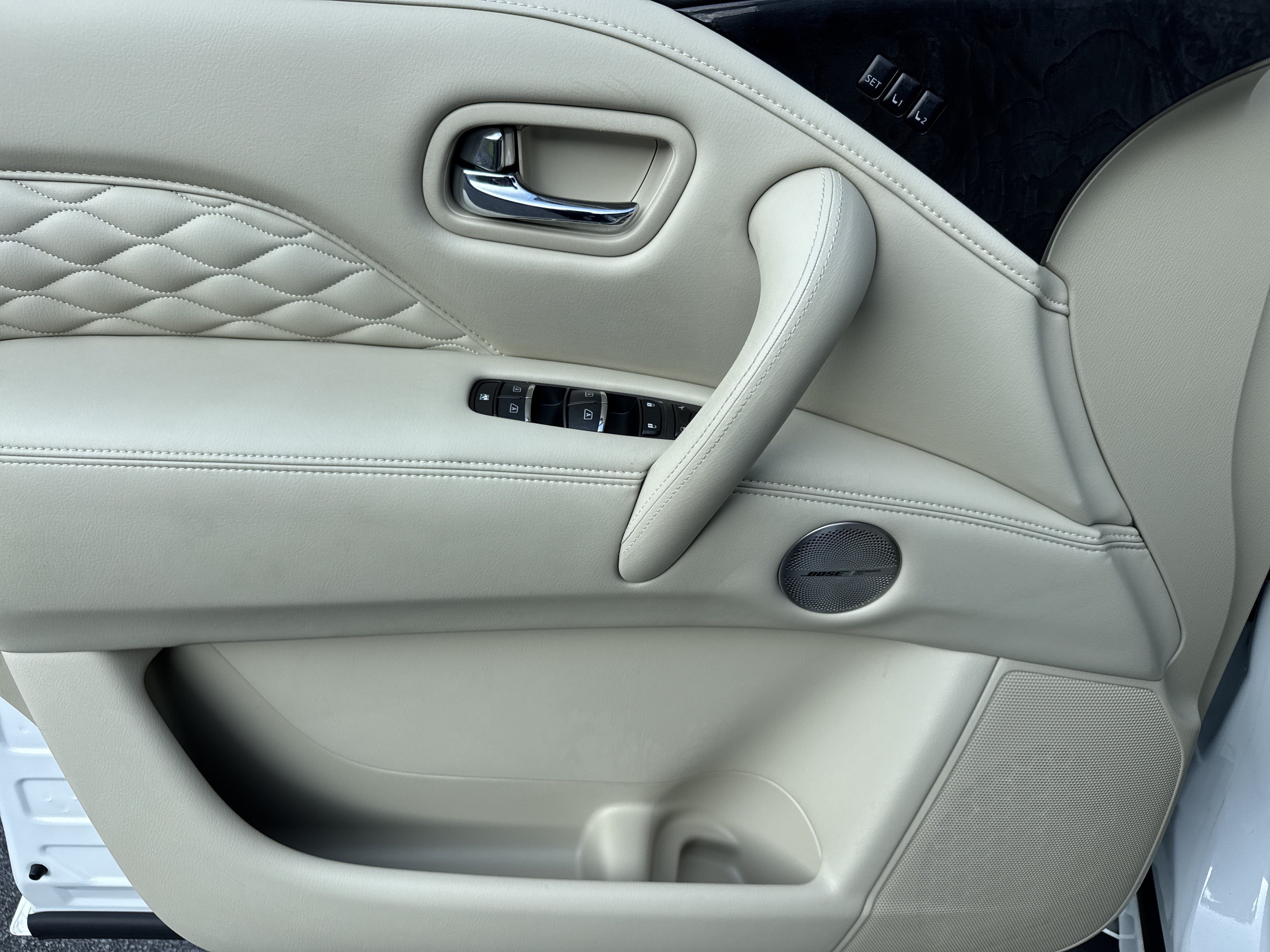 Used 2024 INFINITI QX80 Sensory AWD/4WD image 12