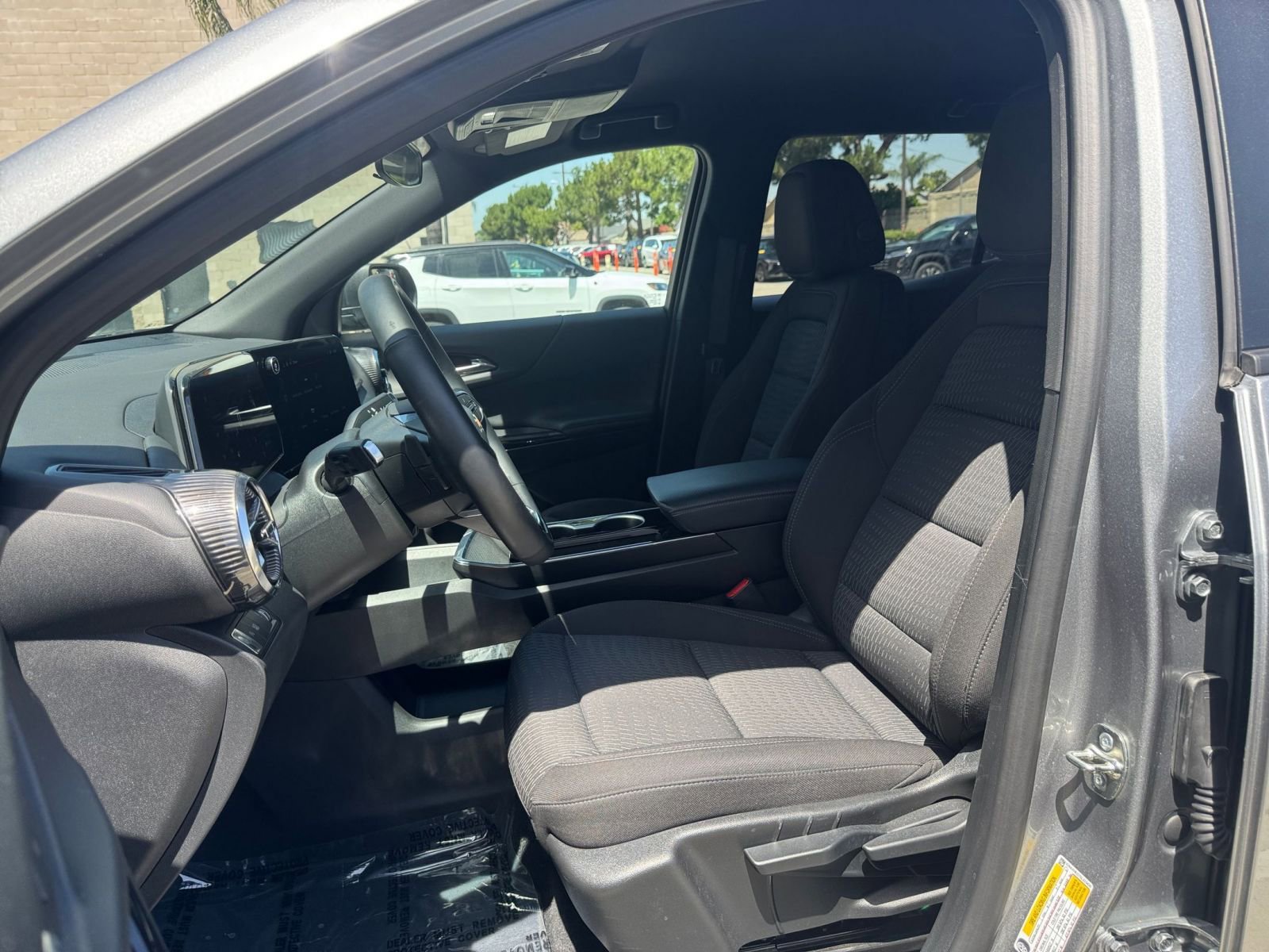 Used 2025 Chevrolet Equinox LT FWD image 28