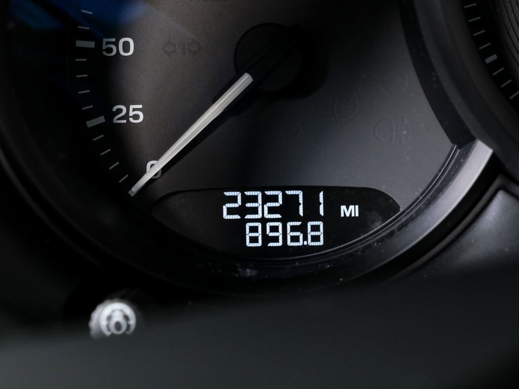 Certified 2023 Porsche Macan Turbo AWD/4WD image 12