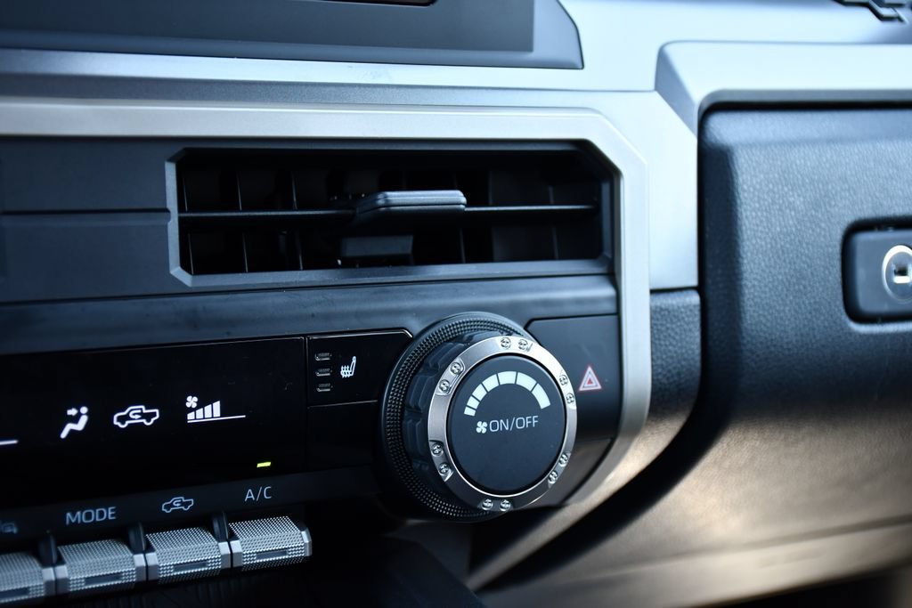 Used 2025 Toyota Tacoma SR5 AWD/4WD image 18