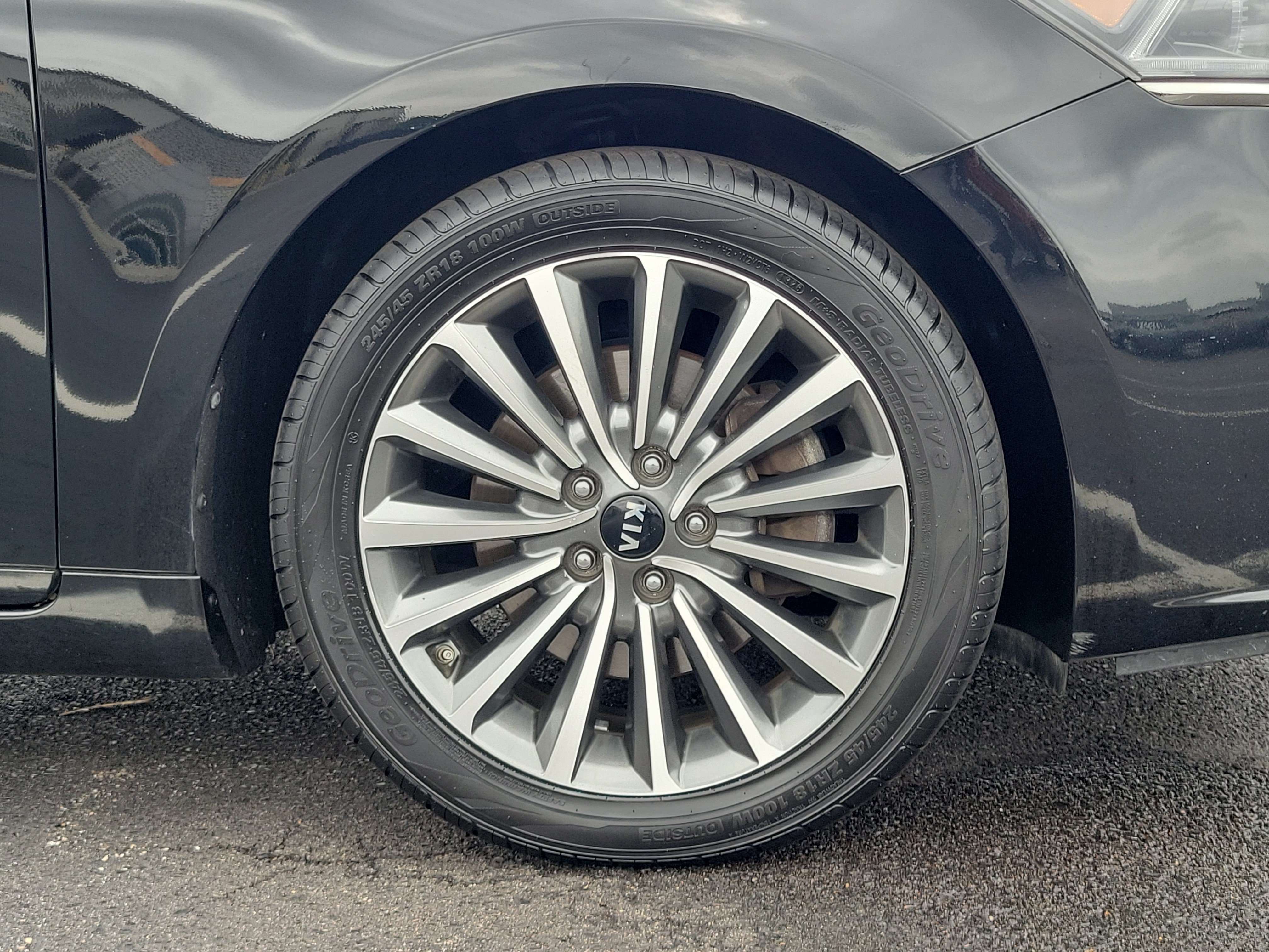 Used 2019 Kia Cadenza Premium FWD image 5